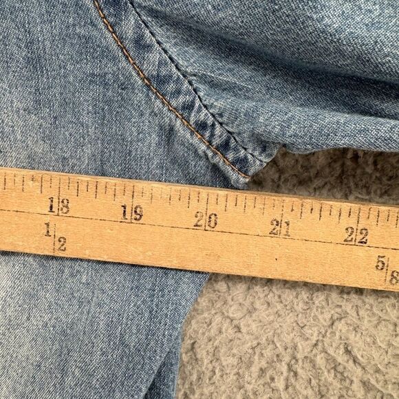 Mossimo Western Chambray Denim Top Pearl Snaps  Button Down Size Medium Cotton - Picture 7 of 10